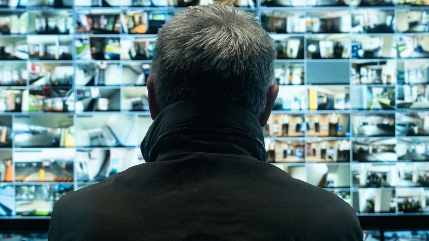 Stranger Eyes - Sguardi nascosti