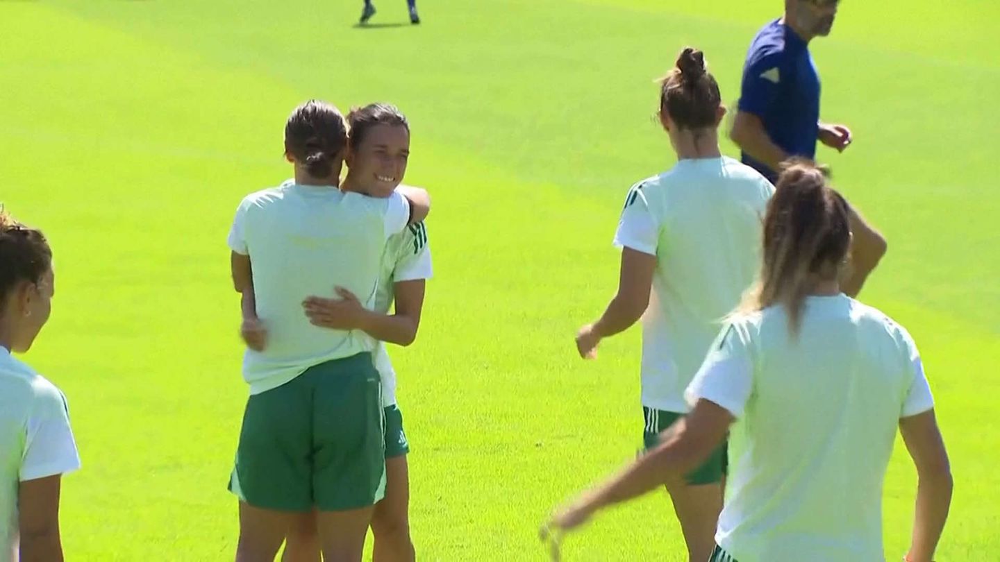 10/07 14:40 | L'Italia femminile si allena in vista della Spagna: torello e allenamento dei portieri | Europei femminili