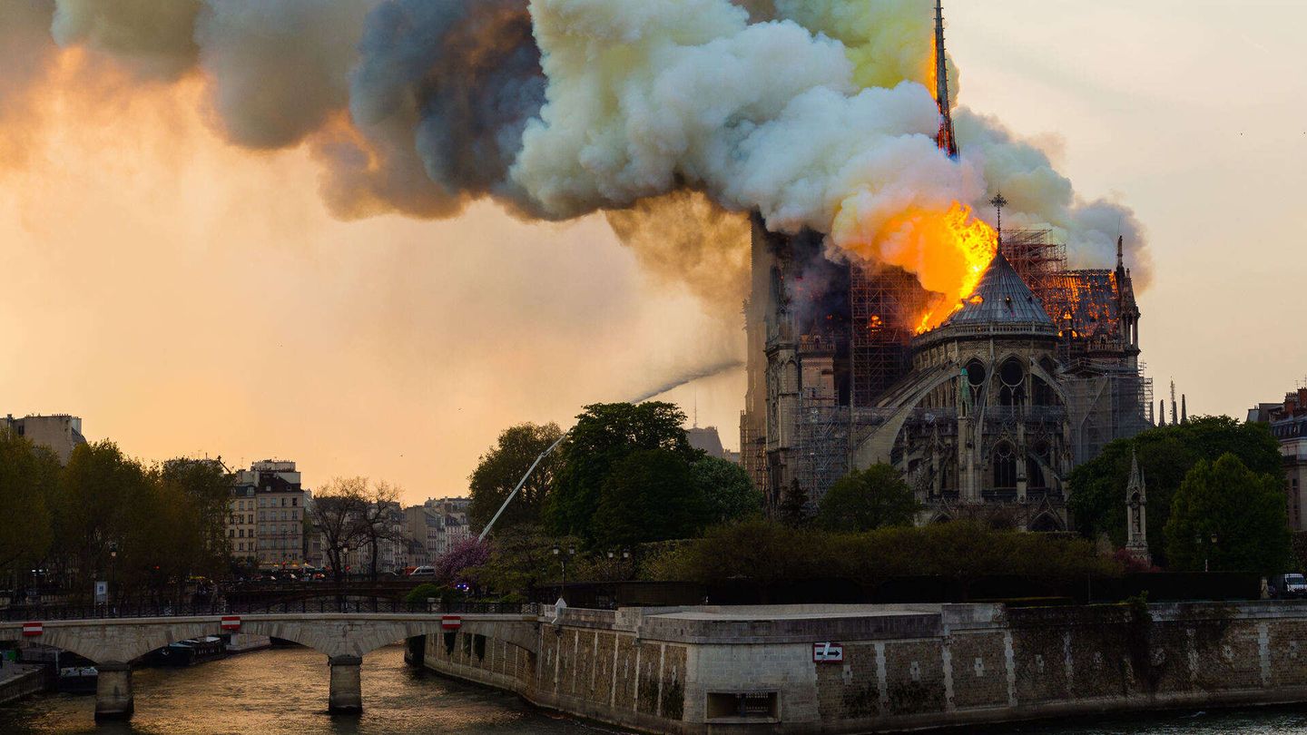 Notre-Dame: Paris inferno