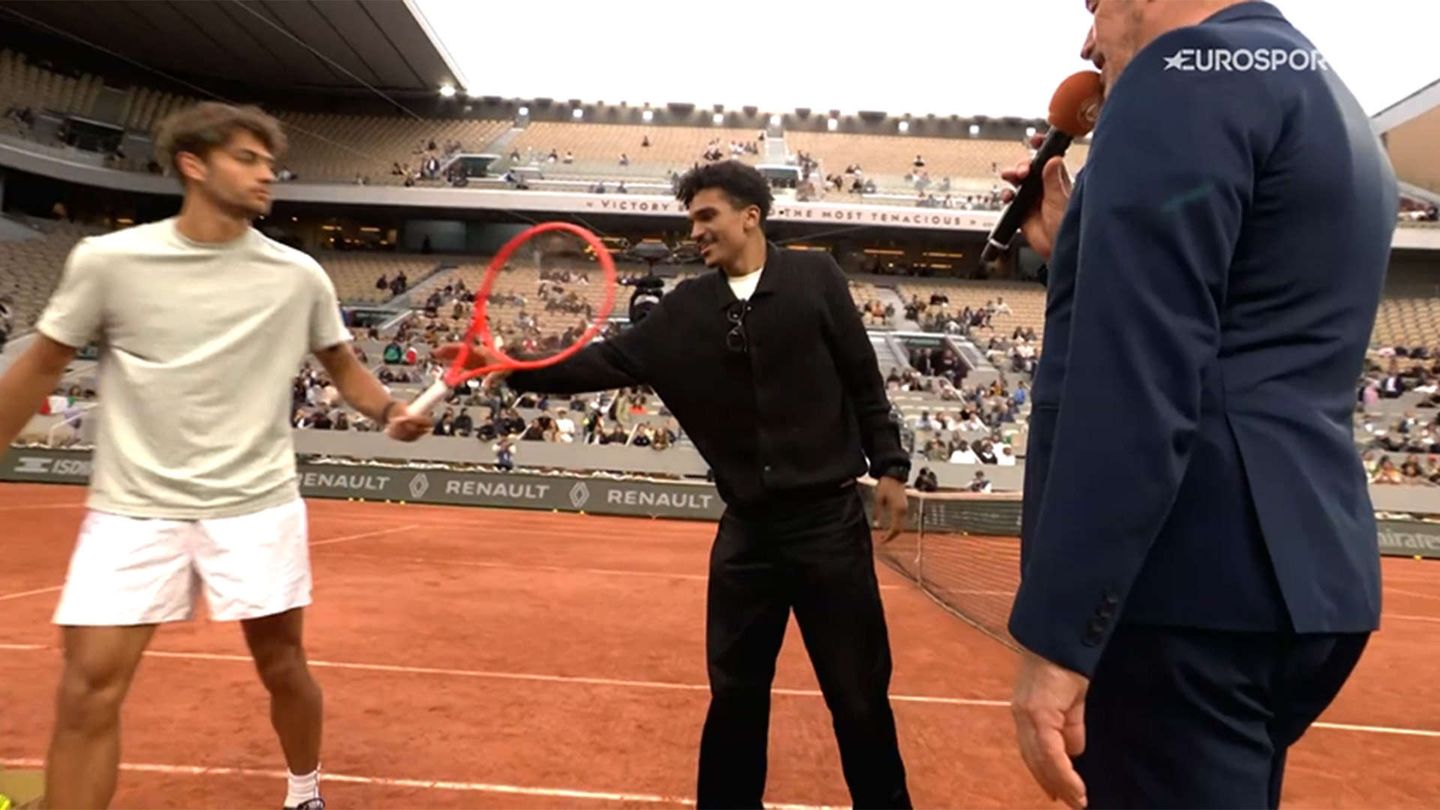06/06 10:45 | Flavio Cobolli show, invita un fan dagli spalti dello Chatrier a giocare con lui | Roland Garros
