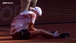 13/05 10:15 | Sinner soccorre De Jong dopo la caduta: "Speriamo non sia nulla di grave" | Atp Roma