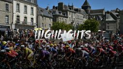 12/07 10:15 | Pogacar ne vince un'altra, van der Poel perde la maglia gialla sul Mur de Bretagne:gli highlights | Tour de France