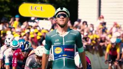 13/07 10:25 | Jonathan Milan fenomenale a Laval, Burgaudeau ripreso all'ultimo: gli highlights | Tour de France