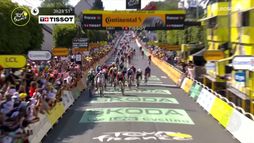 13/07 17:50 | Tim Merlier lo brucia proprio al traguardo dopo aver ropreso van der Poel: rivivi la volata | Tour de France