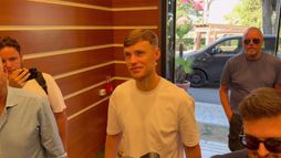 18/07 15:20 | Sam Beukema-Napoli, inizia l'avventura: l'arrivo del nuovo difensore azzurro per le visite mediche | Serie A