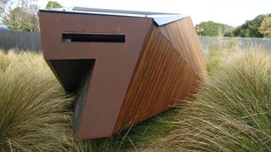 E2