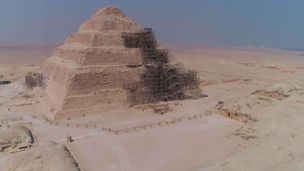 Ep. 1 - La mummia dai gioielli d'oro