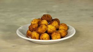 Anelletti al forno e crocchette di riso
