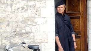 E13