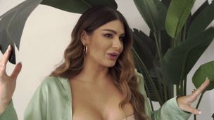 E10